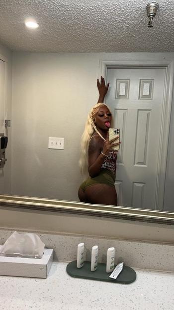 Lushes, 21  female escort, Annapolis
